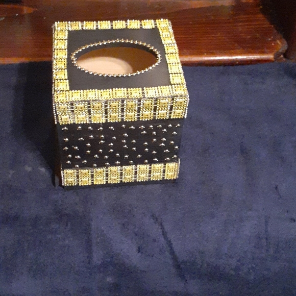 Hand crafted tisue box holder - Picture 2 of 4